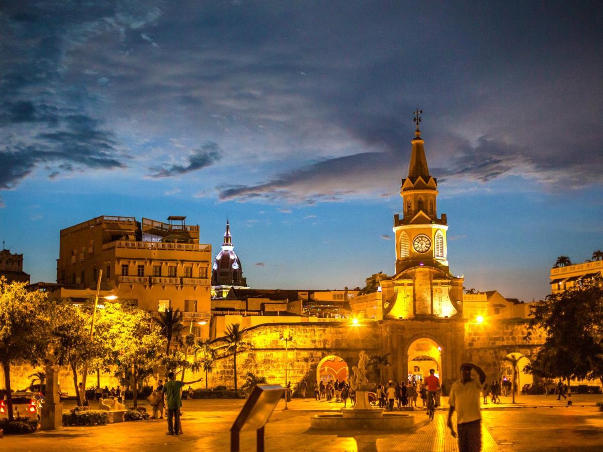 Hotel Capilla Del Mar Cartagena Exteriör bild The Clock Tower at night