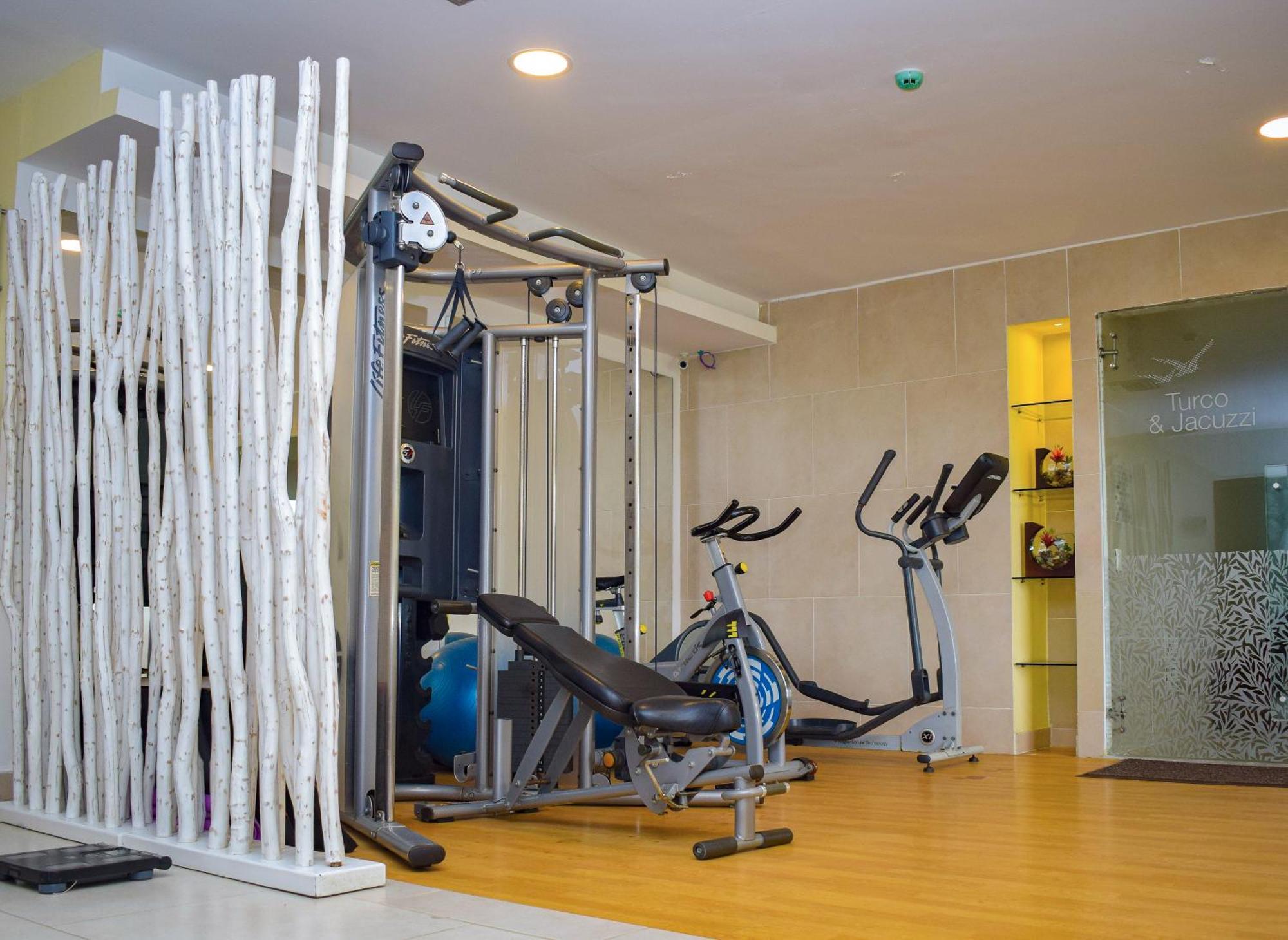 Hotel Capilla Del Mar Cartagena Exteriör bild The gym at the hotel